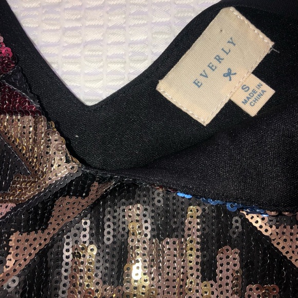 EVERY SMALL SIZE NWOT SEQUIN MINI 17 “ Arm to Arm X 35”top to bottom Back Black - Picture 4 of 9